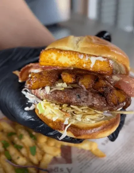 Muy Bueno Burgers: hermanos de Maracaibo detrás de una propuesta distinta en Calgary