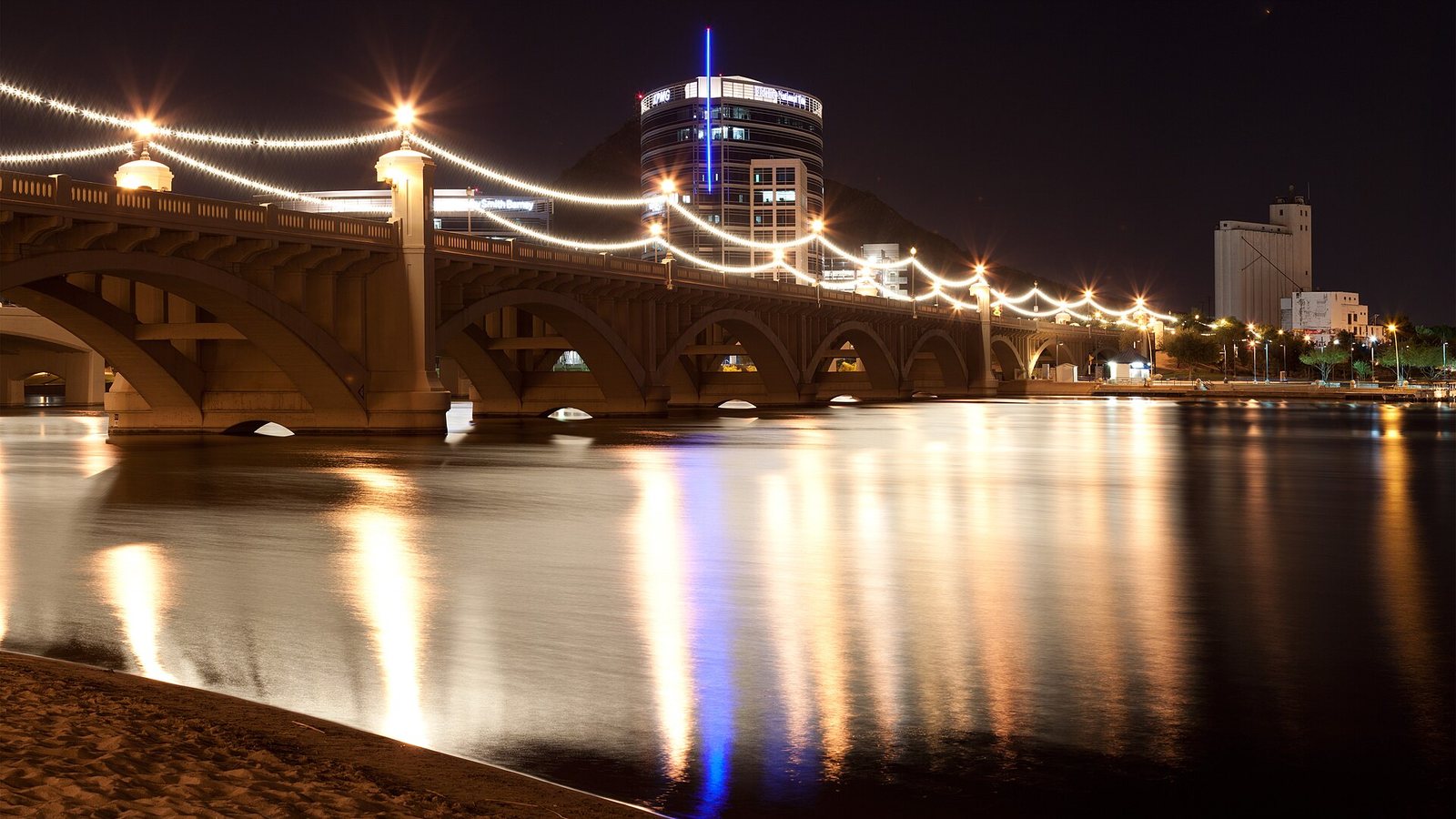 Mill Avenue bridge over Tempe Town Lake, Tempe, Arizona