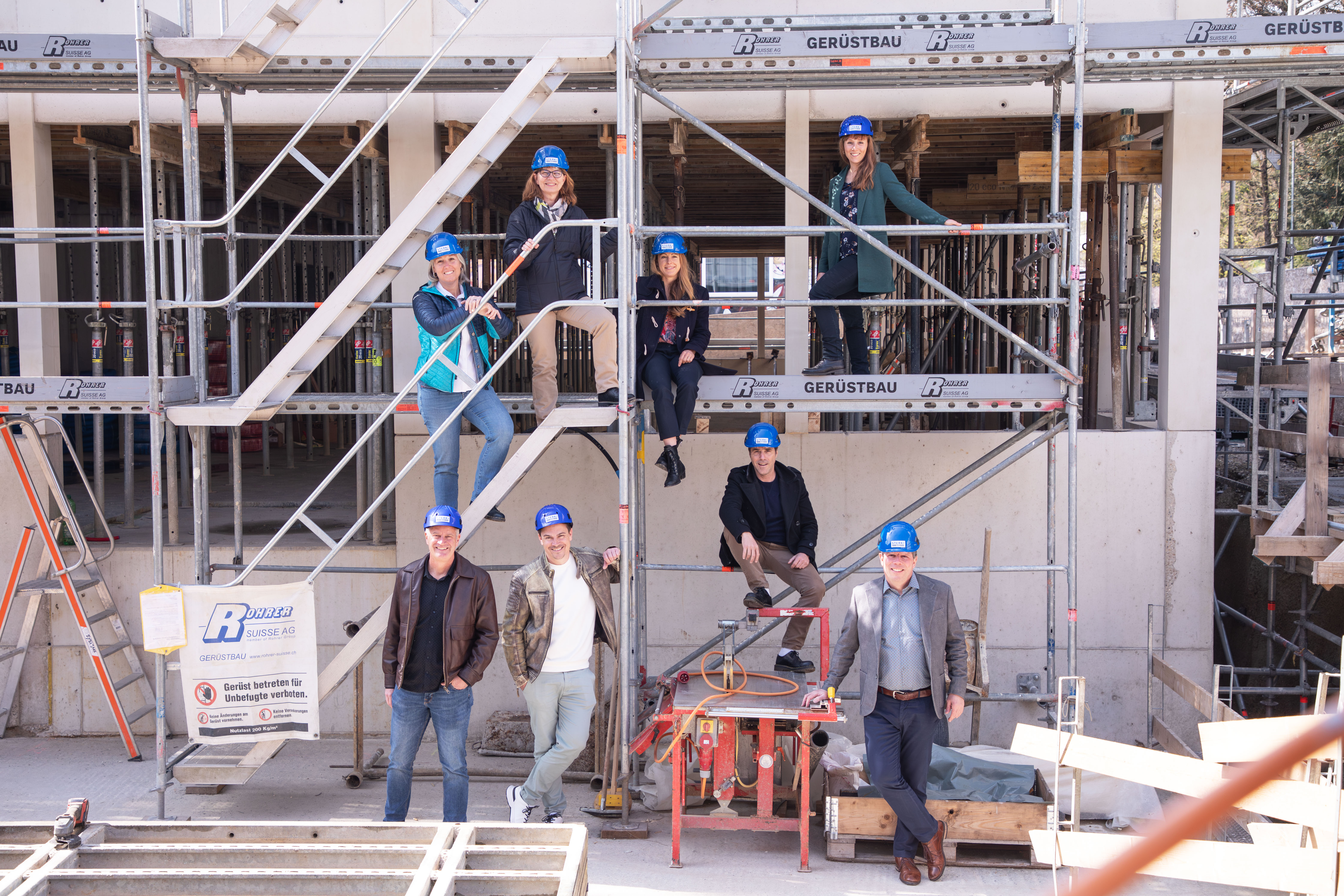 Die Mitglieder des Stiftungsrats der Stiftung Battenberg posieren für ein Foto."