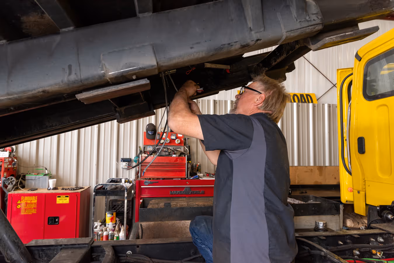 Mechanic providing trailer repair in Odessa, TX