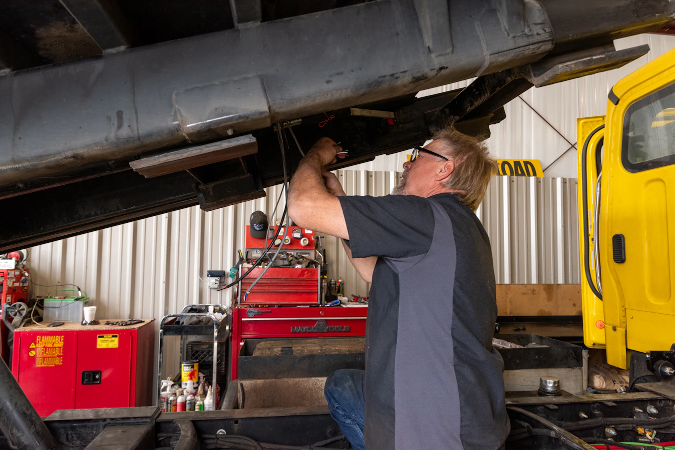Mechanic providing trailer repair in Odessa, TX