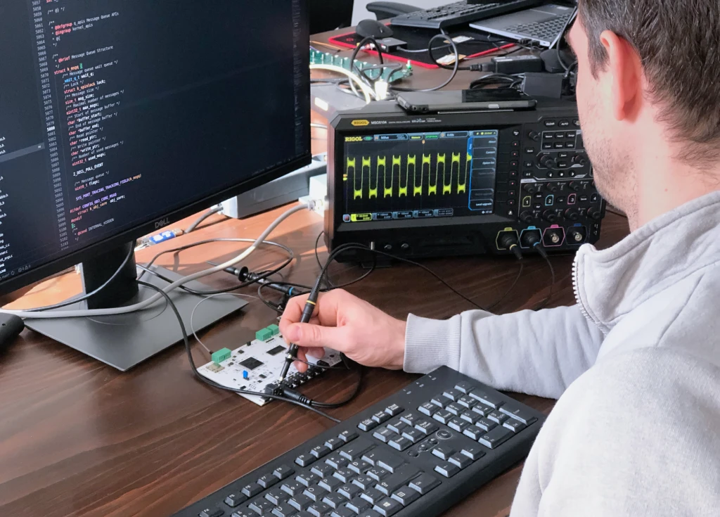 Measuring a Nexus 1 device with an oscilloscope