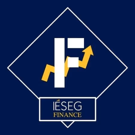 Logo IESEG Finance avec une flèche jaune ascendante sur fond bleu.