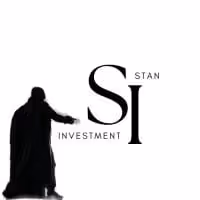 Silhouette d'une personne en cape noire à côté du texte 'Stan SI Investment'.