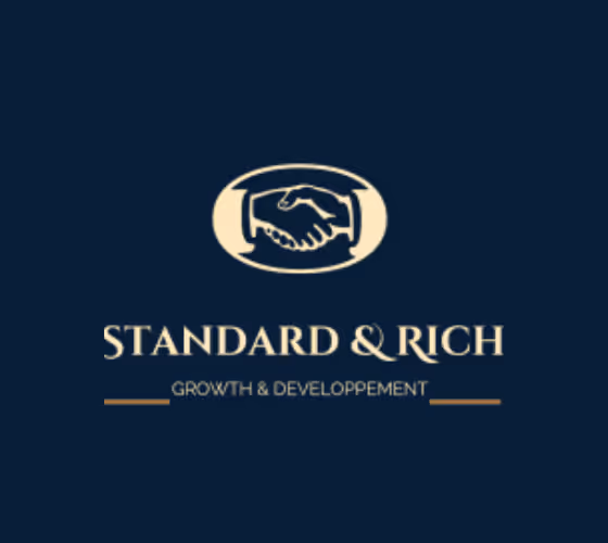 Logo de Standard & Rich avec une poignée de main et la phrase croissance et développement.