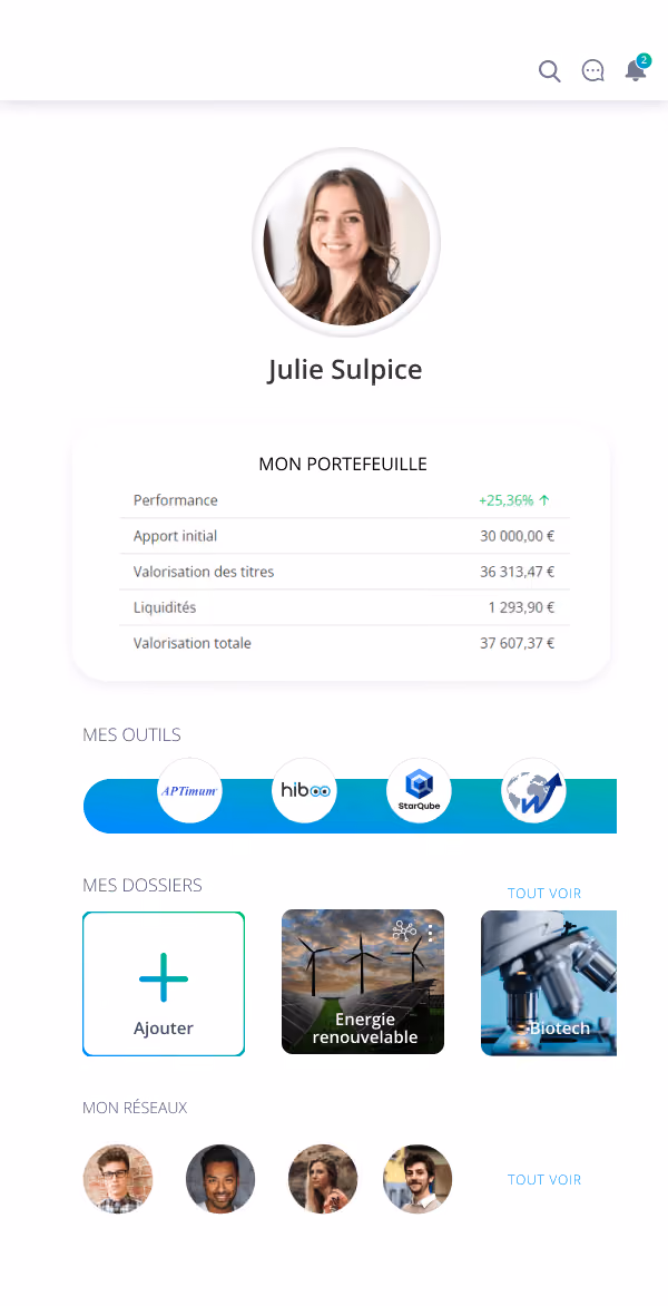 Profil utilisateur de Julie Sulpice avec photo ronde en haut, tableau de portefeuille affichant performance +25,36%, apport initial 30 000 €, valorisation des titres 36 313,47 €, liquidités 1 293,90 € et valorisation totale 37 607,37 €. Section Mes Outils avec quatre logos d'applications. Section Mes Dossiers avec options Ajouter, Énergie renouvelable avec image d'éoliennes, et Biotech avec image de microscope. Section Mon Réseaux avec quatre photos circulaires de personnes et lien 'Tout voir'.