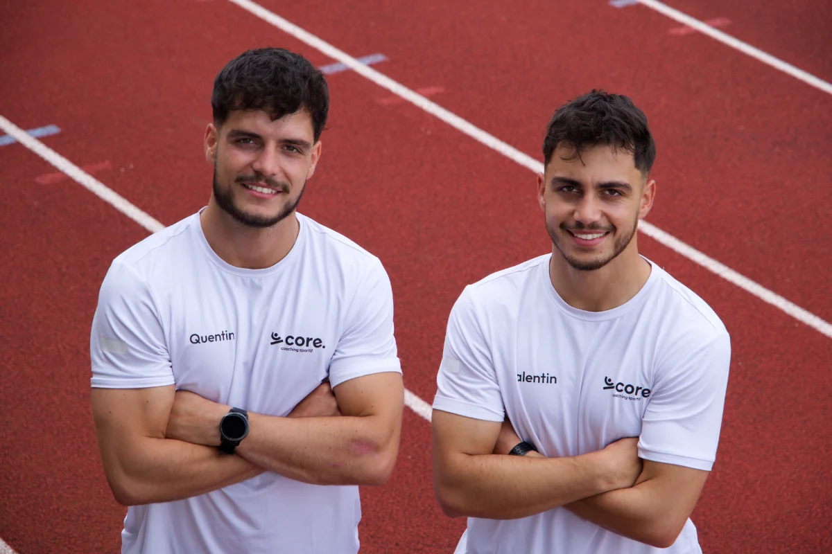 deux coachs sportifs prise de vue en hauteur