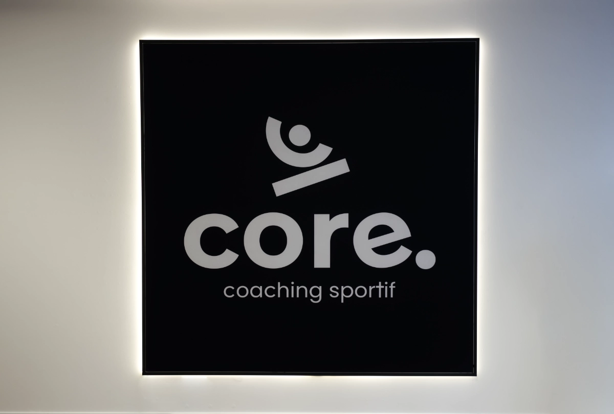 insigne du logo core dans leur salle de sport