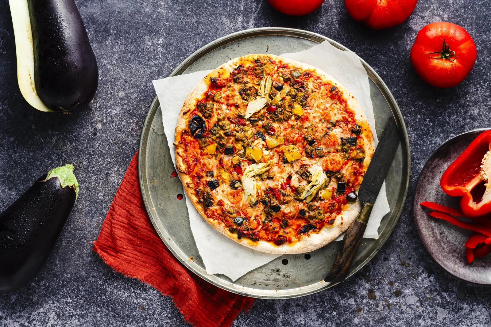 Pizza aux légumes grillés et saveurs provençales