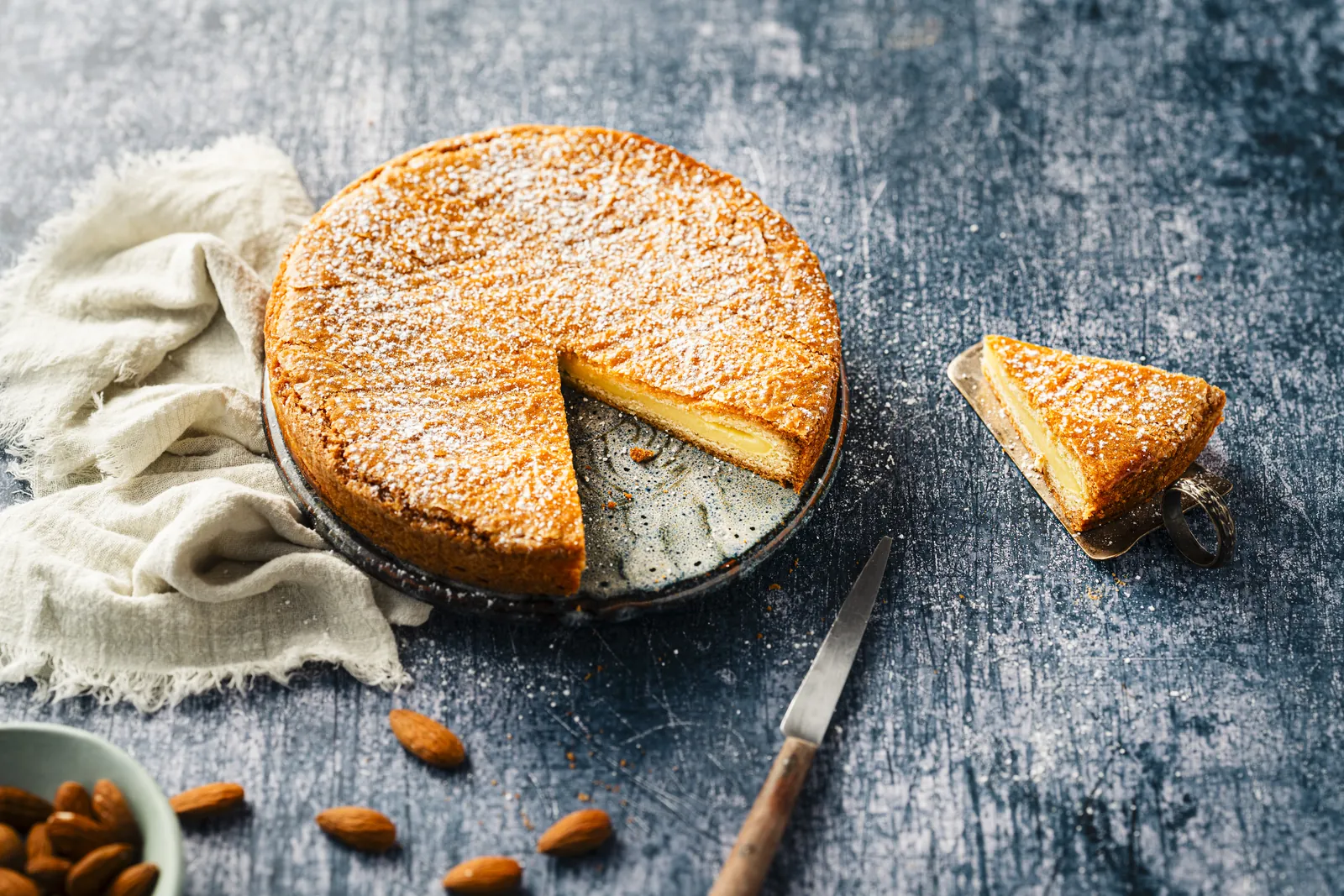 Véritable gâteau basque pur beurre à la crème parfumée au rhum