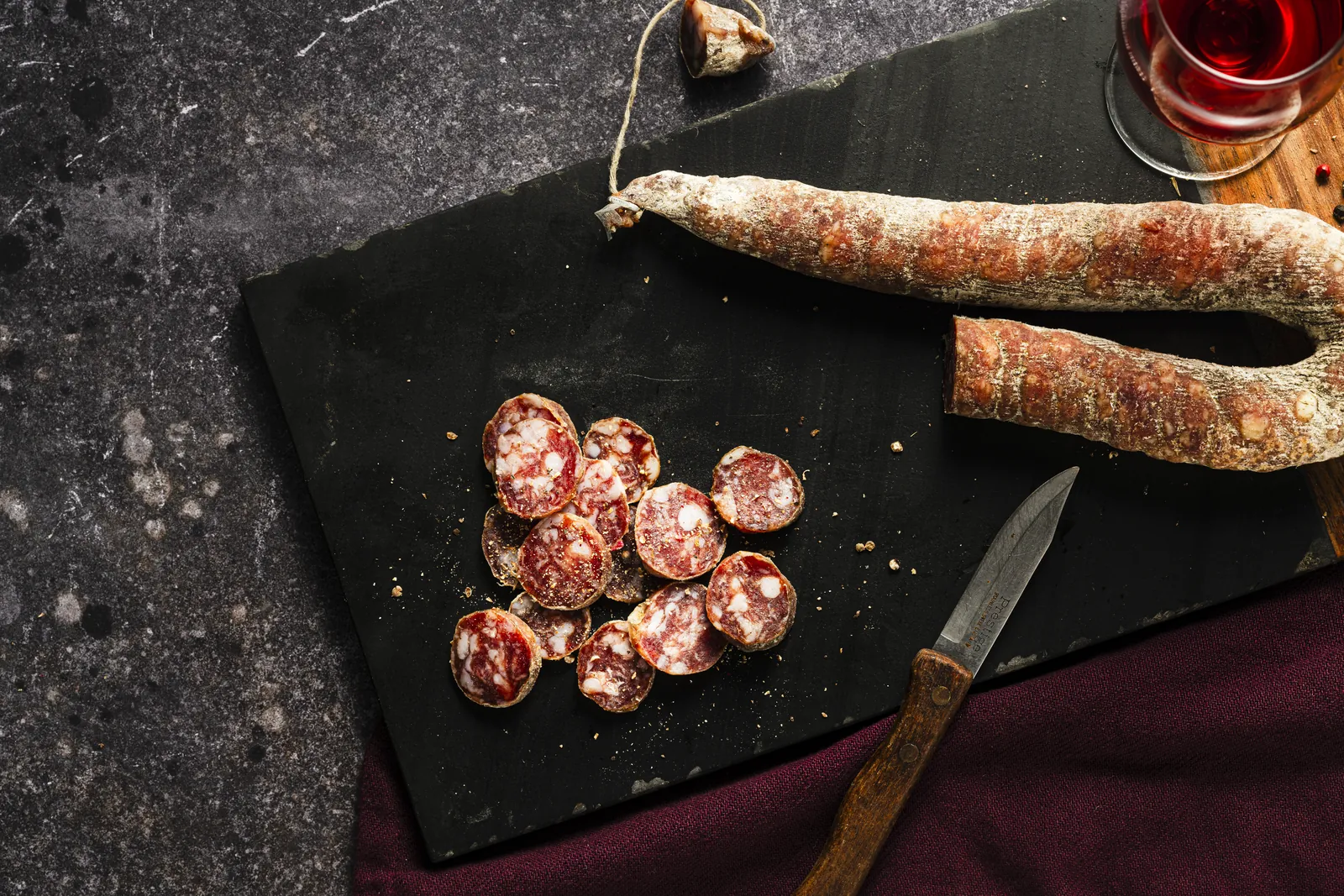 Saucisse sèche en pli