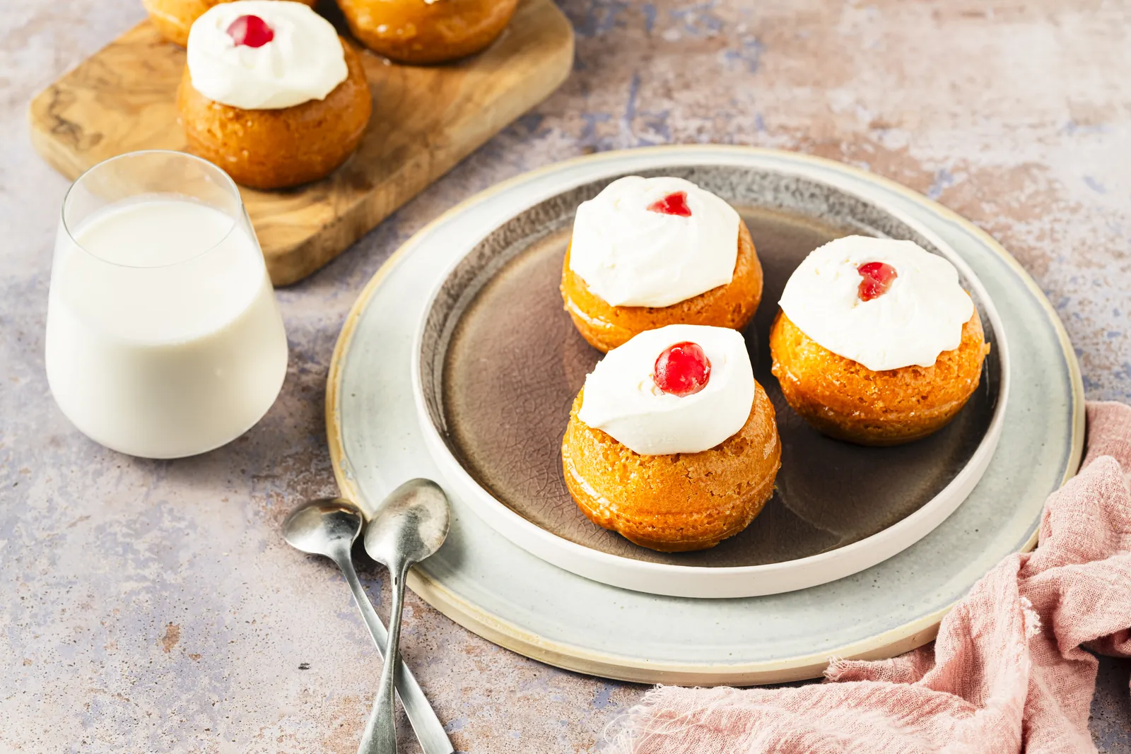 Babas au rhum chantilly