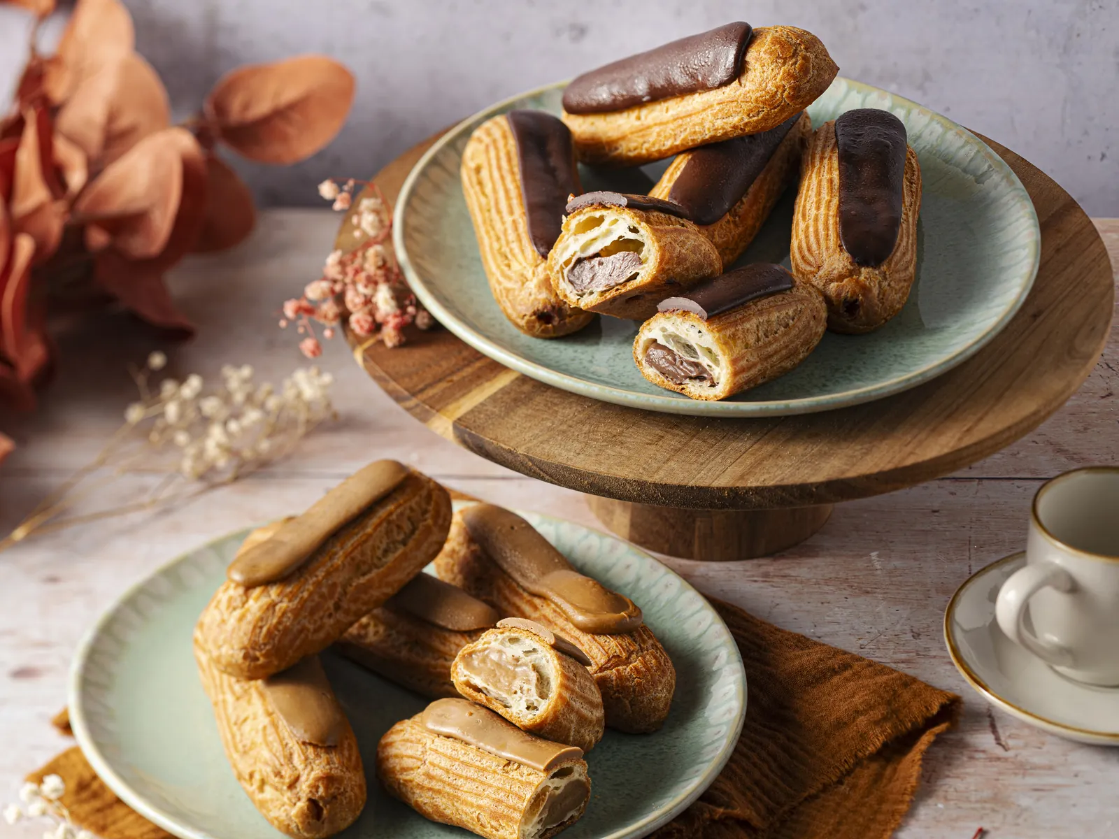 Lot de deux boites d'éclairs au choix café et/ou chocolat