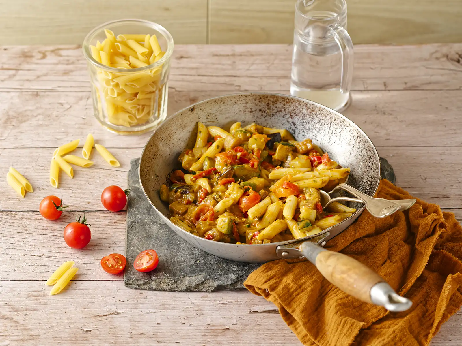 Pasta Poêlée Penne, légumes du soleil et tomates cerises