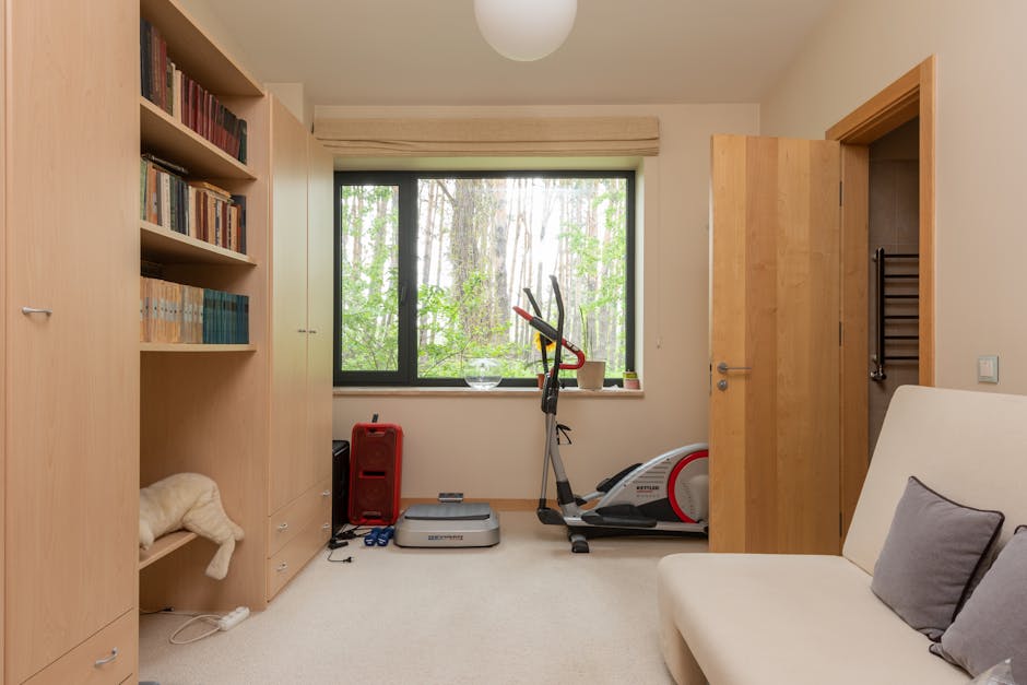 100 sq ft apartment gym layout featuring compact equipment and clear walkways - apartment gym