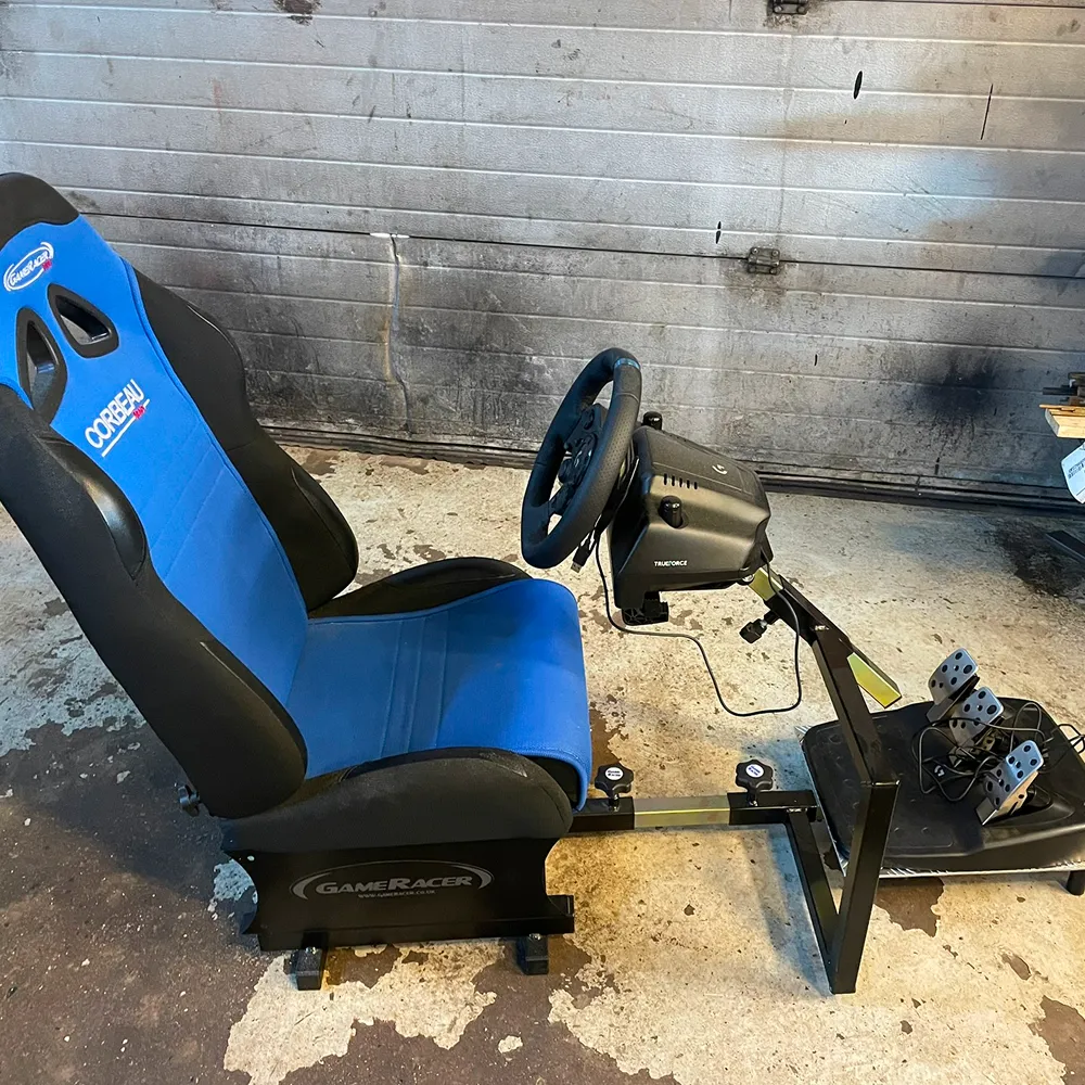 Skræddersyet stel i stål til racersimulator, håndlavet af faglært smed hos CMP Metal.