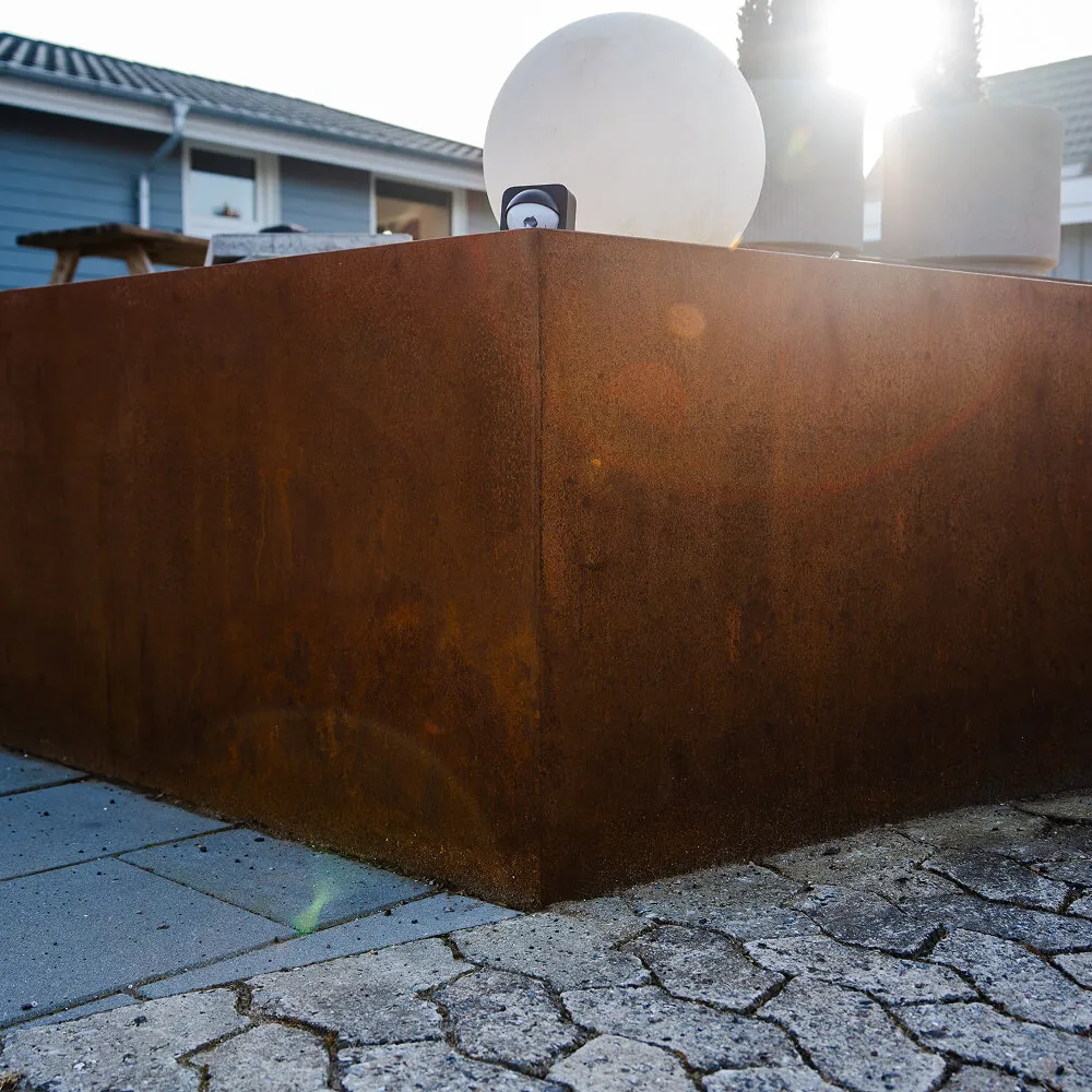 Specialfremstillet Corten stål-løsning til terrasse i Ballerup, leveret og monteret af CMP Metal.