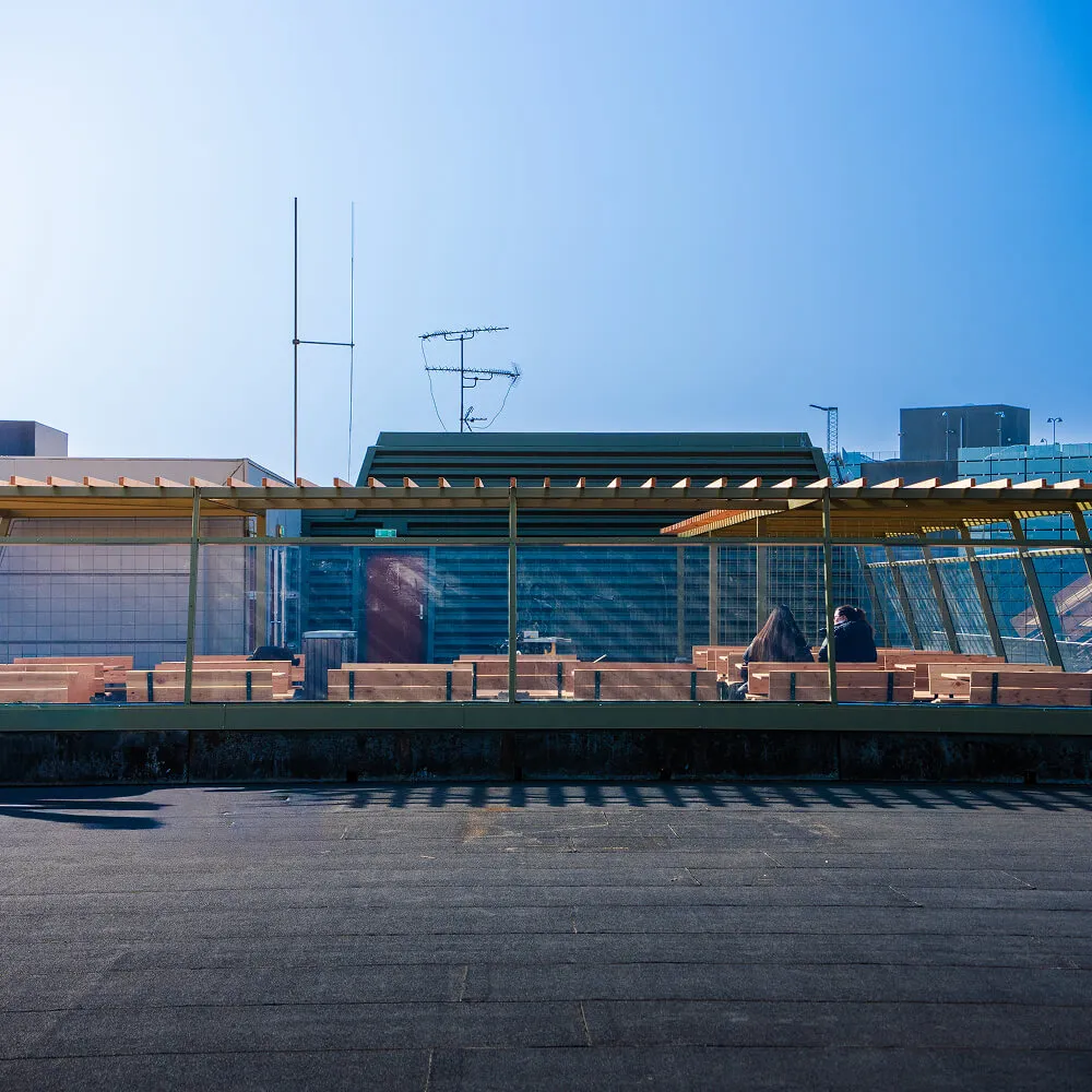 Stor overdækket terrassekonstruktion i stål til Københavns Lufthavn, udført af CMP Metal