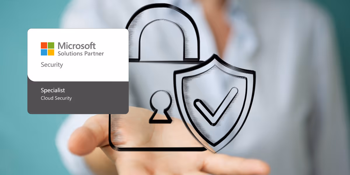 Symbolbild: Hand mit gezeichnetem Schild- und Schloss-Icon, Badge Microsoft Solutions Partner Cloud Security