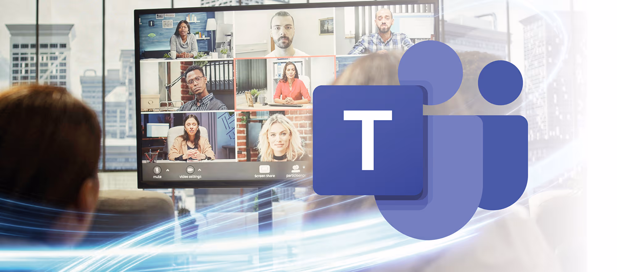Bildschirm mit Microsoft-Teams-Videokonferenz, Teilnehmer in Kacheln, daneben das grosse Teams-Logo.