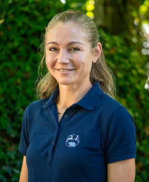 Porträtfoto von Sandra Zampaglione (Leiterin Finanzen, Controlling und IT, Natur- und Tierpark Goldau)