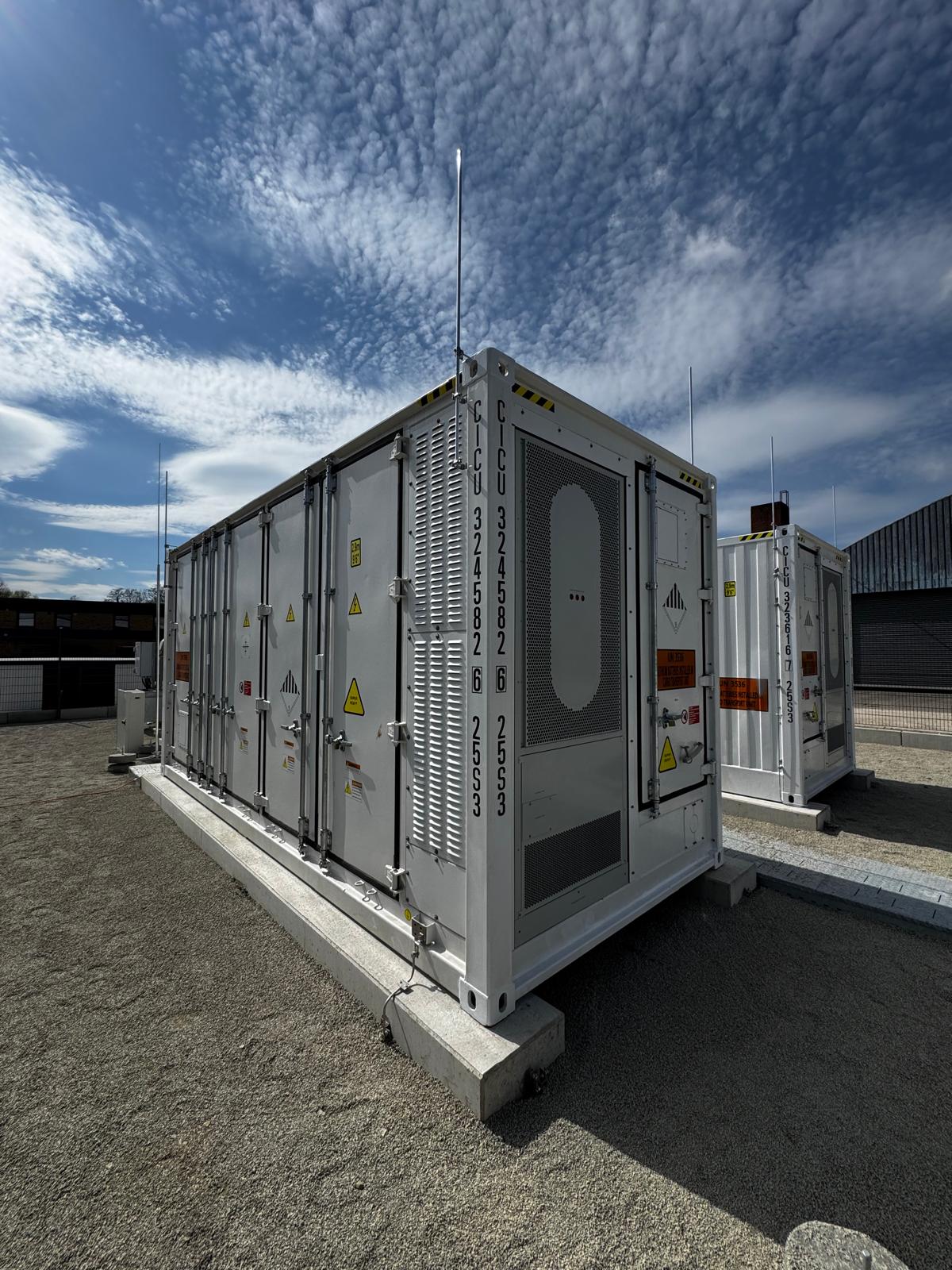 Batteriespeicher von BEO am Standort der Frerichs Glas GmbH in Verden