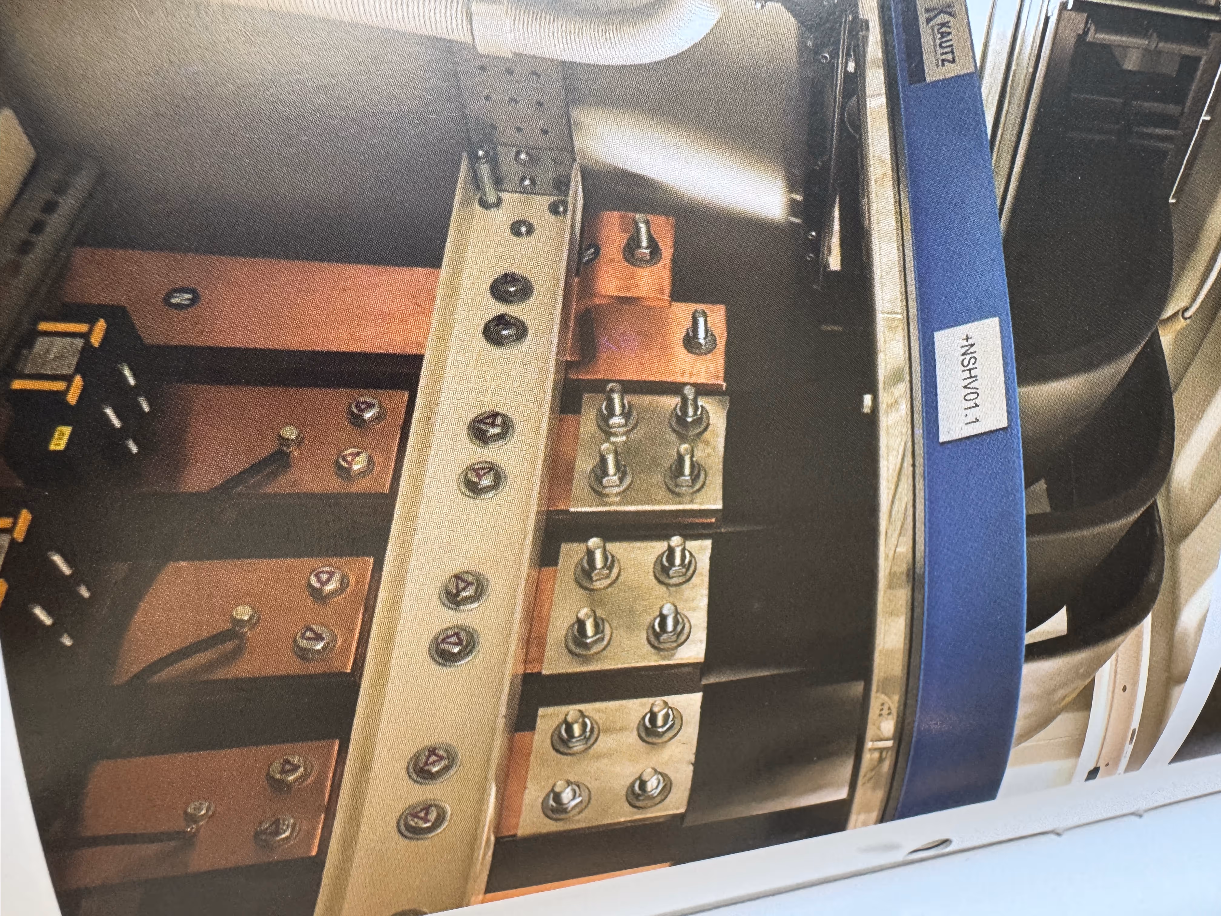 Électricien industriel en intervention sur site en Bretagne – OREIA Groupe