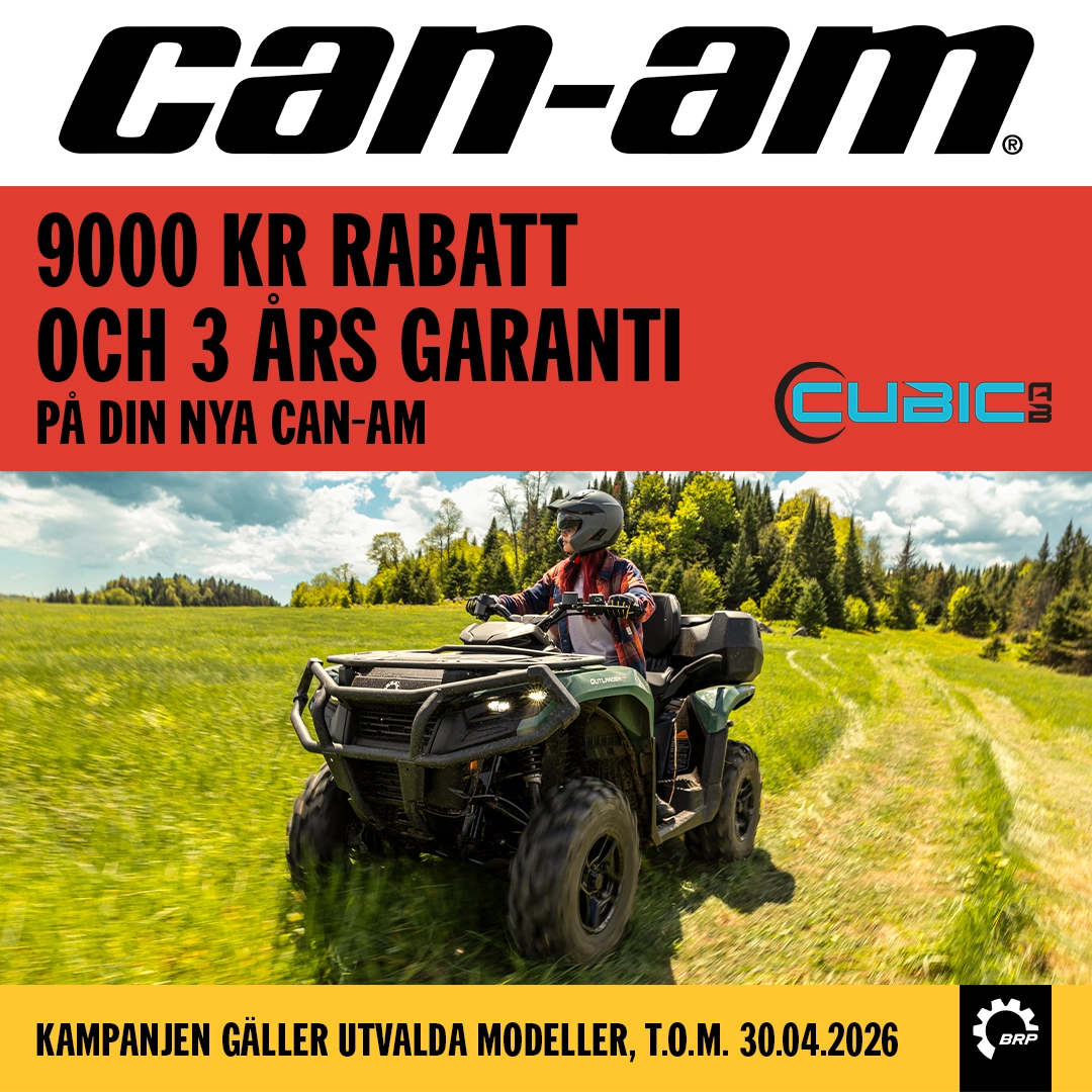 Can-Am Outlander ATV i körning på gräsfält – 9 000 kr rabatt och 3 års garanti kampanj