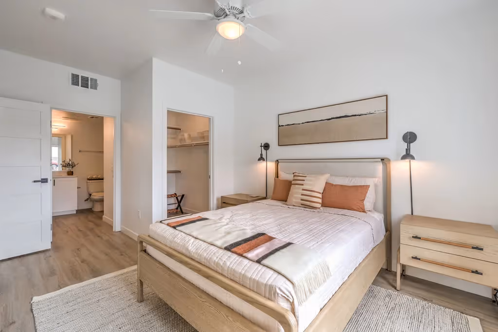 bedroom with furniture 