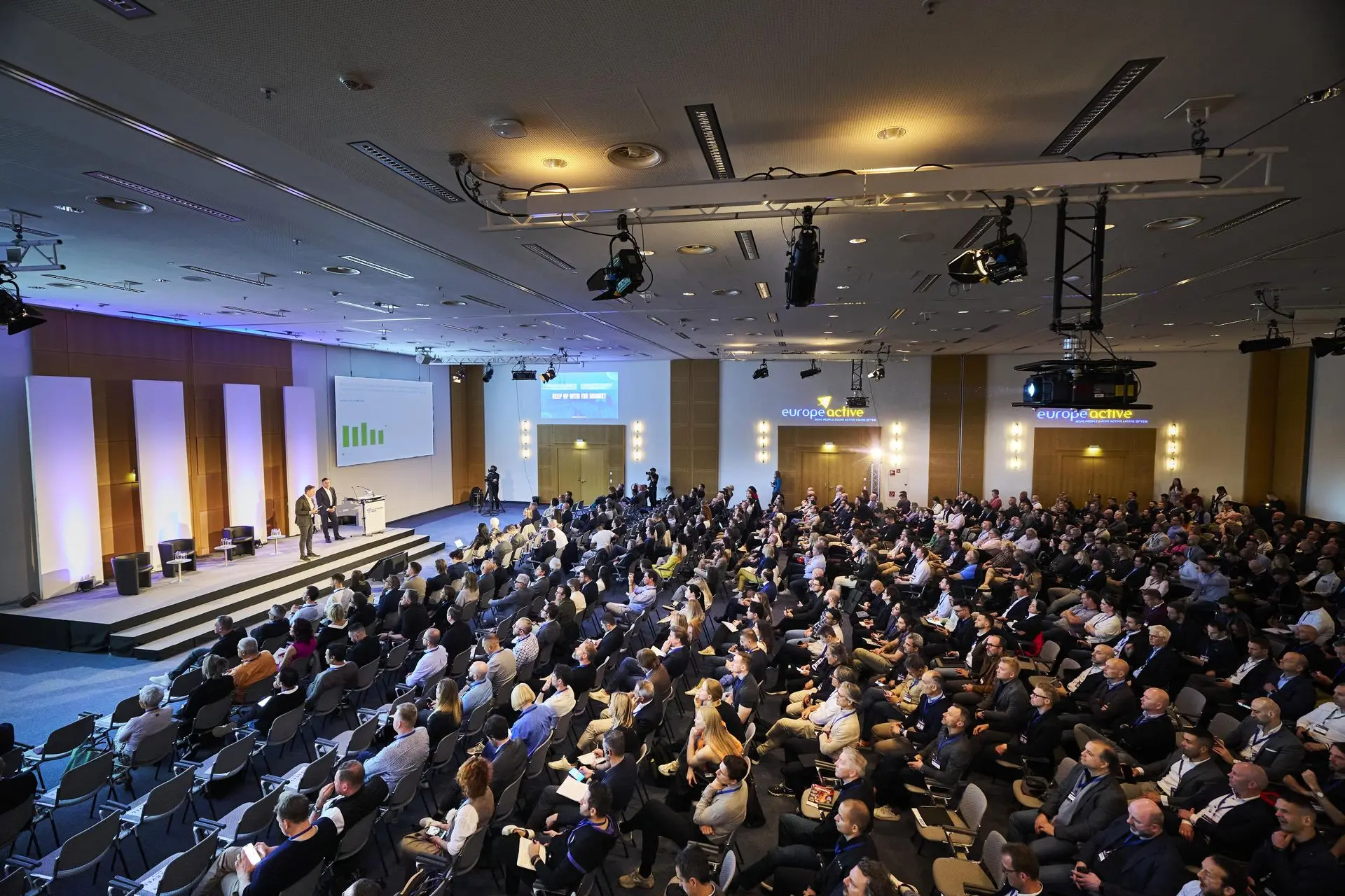 Europese fitnesssector groeit dankzij prijsverhogingen en expansie, blijkt uit EuropeActive en Deloitte rapport 2025