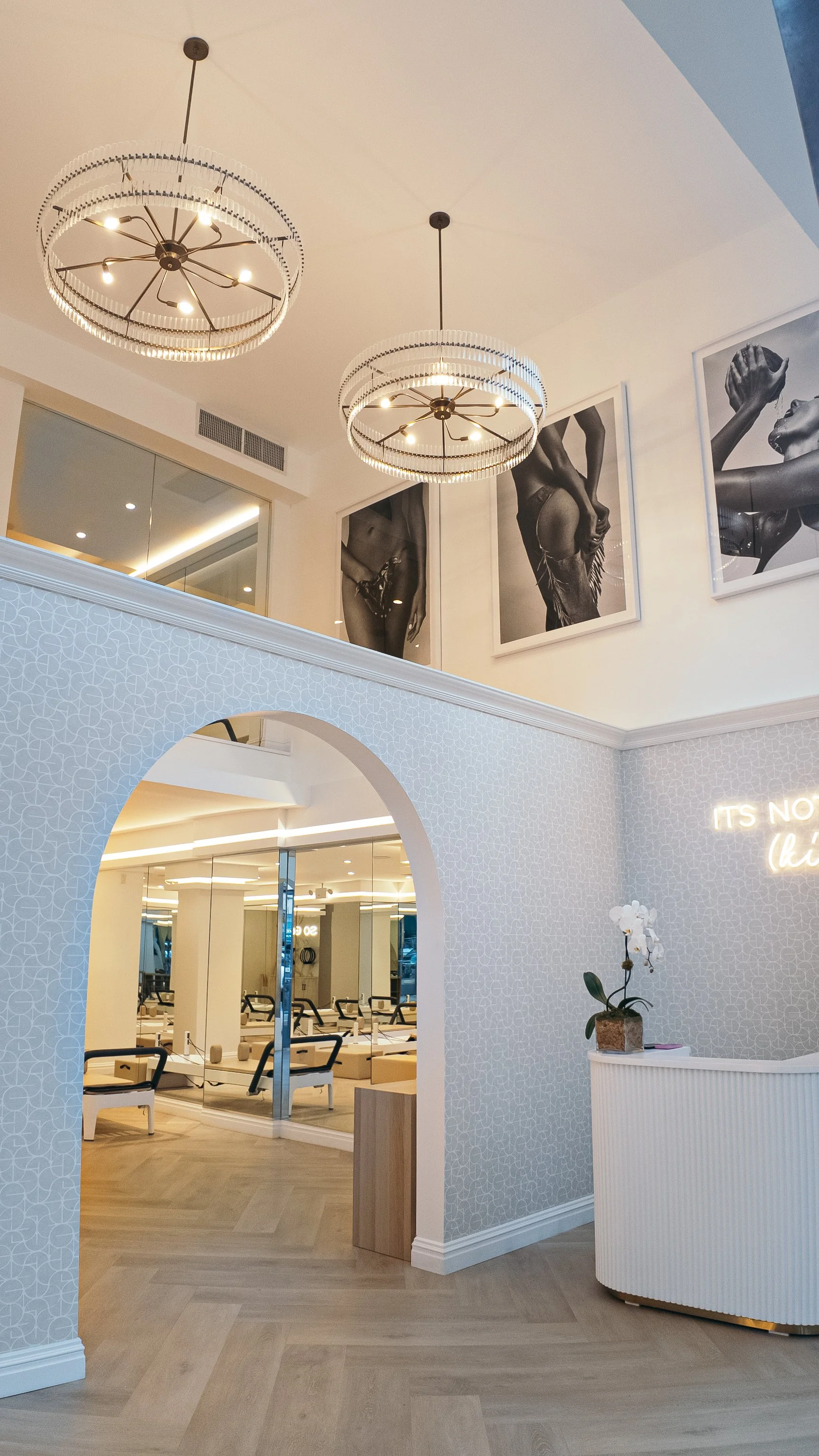 Kijk binnen in de grootste Pilates reformerstudio van de VS