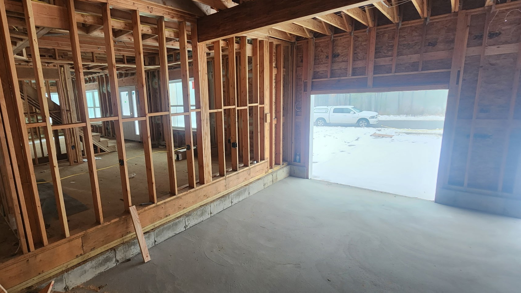 <subject>[background image] image of office building exterior (for a mobility and transportation)</subject>