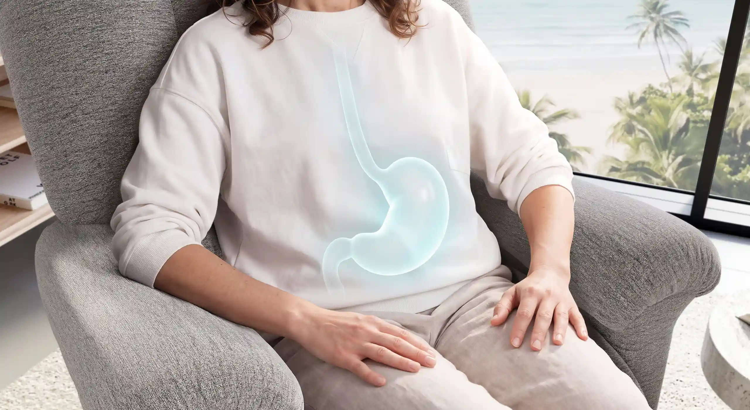 Persona con soporte en el cuello en Butaca Ortopédica Comfort Chair, representando alivio de molestias cervicales