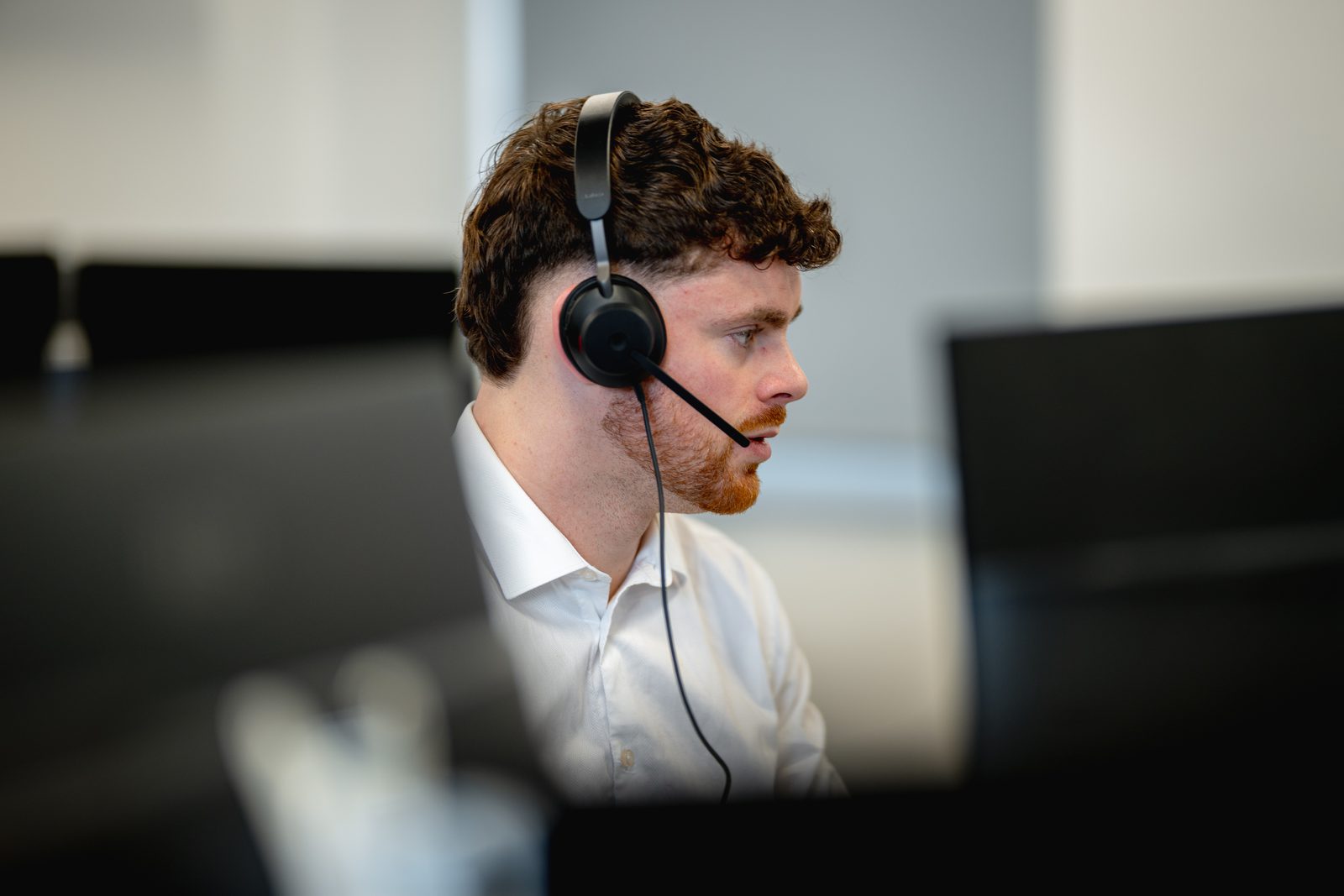 A member of the Fidelity Energy Customer Success team on a call