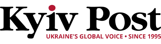 Logo Kyiv Post z czerwonym kropkowanym symbolem i napisem Ukraine's Global Voice Since 1995.