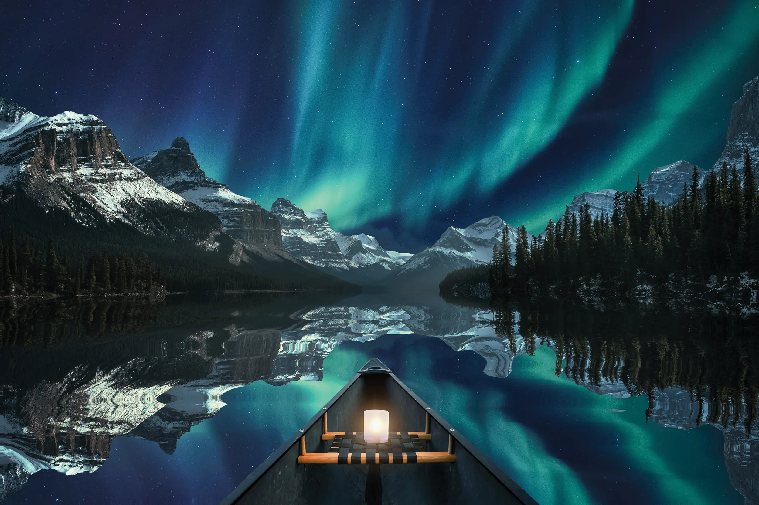 Aurora Borealis hovers above Maligne Lake at Jasper National Park. | Photo: Mumemories / iStock