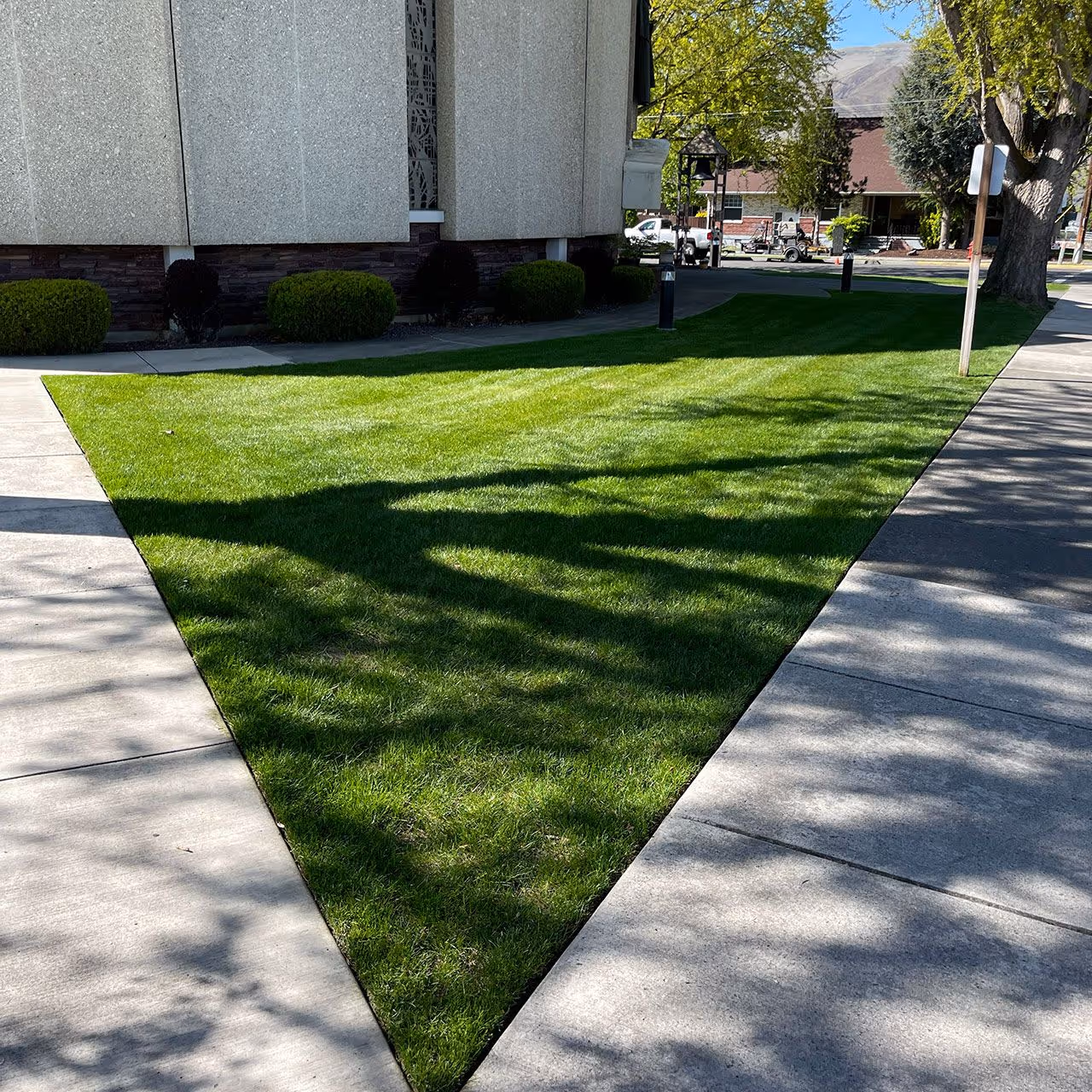 Lawn mowing and edging service by Two Rivers Lawn Care & Landscaping in Lewiston, Idaho and Clarkston, Washington