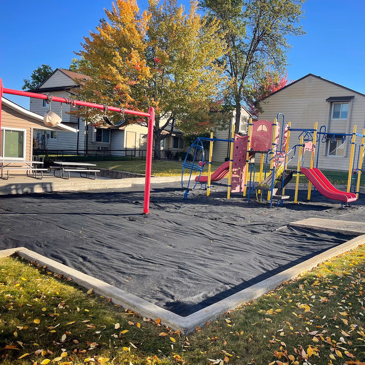 Fresh mulch installation in landscape beds by Two Rivers Lawn Care & Landscaping in Lewiston, Idaho and Clarkston, Washington