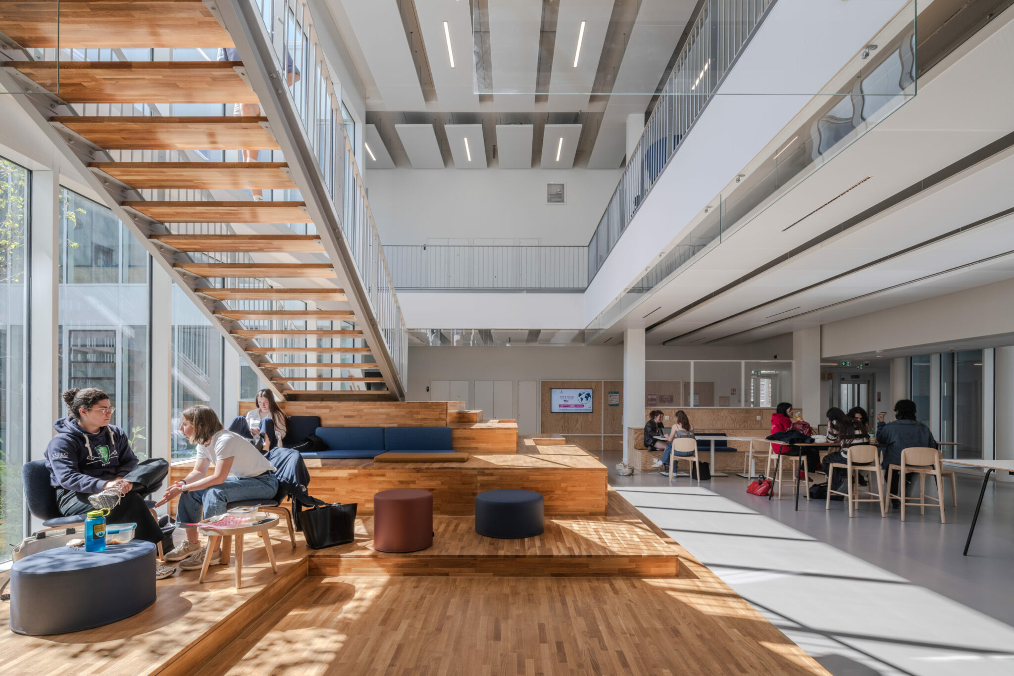 ESSEC Business School Cergy – agencement menuiserie intérieure