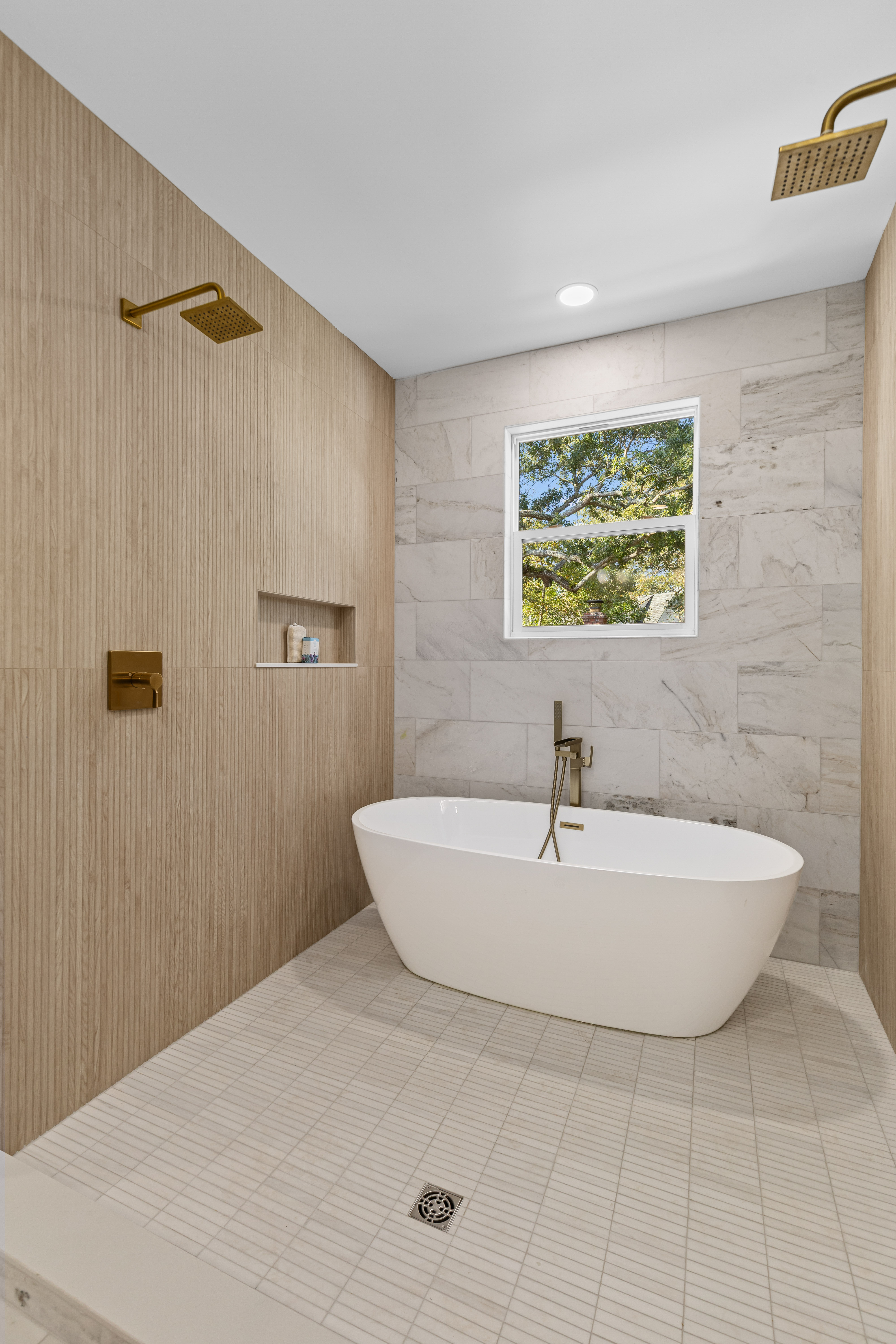 image of the clinic reception area (for a veterinary clinic)