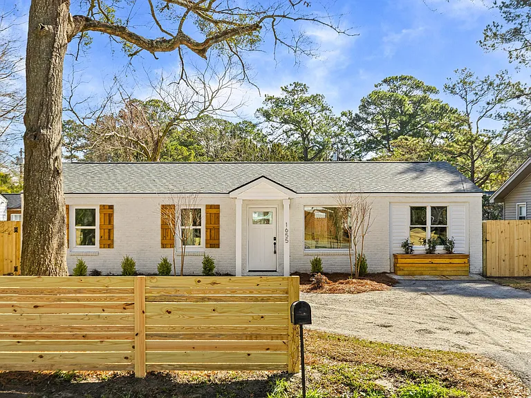 [background image] image of city street (for a food truck)