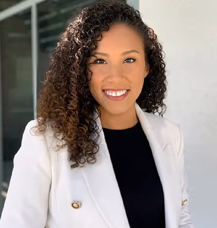 Carolina Guillen, Senior Consultant, Ivory Group