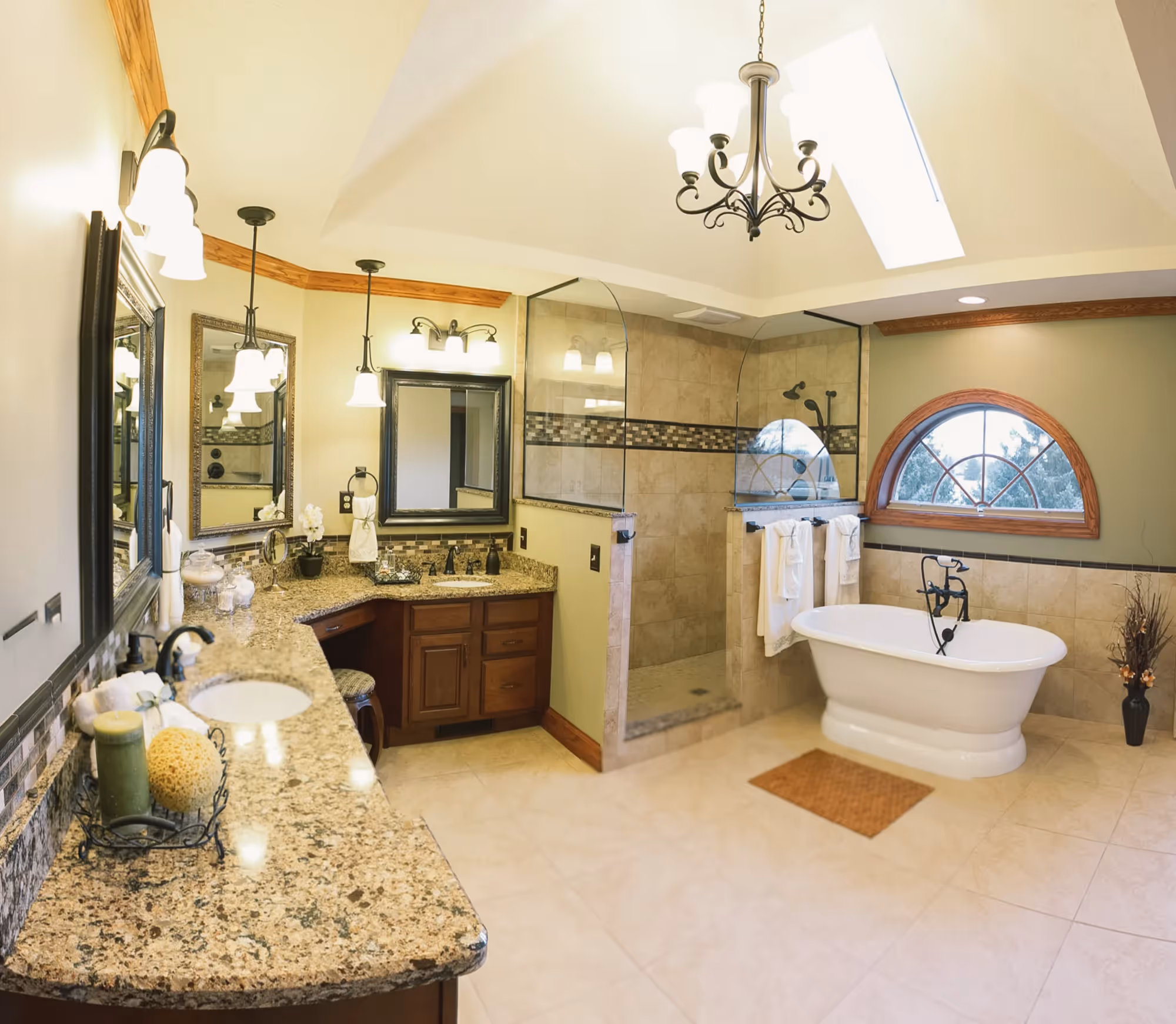 Bathtub corner with tile surround and chandelier