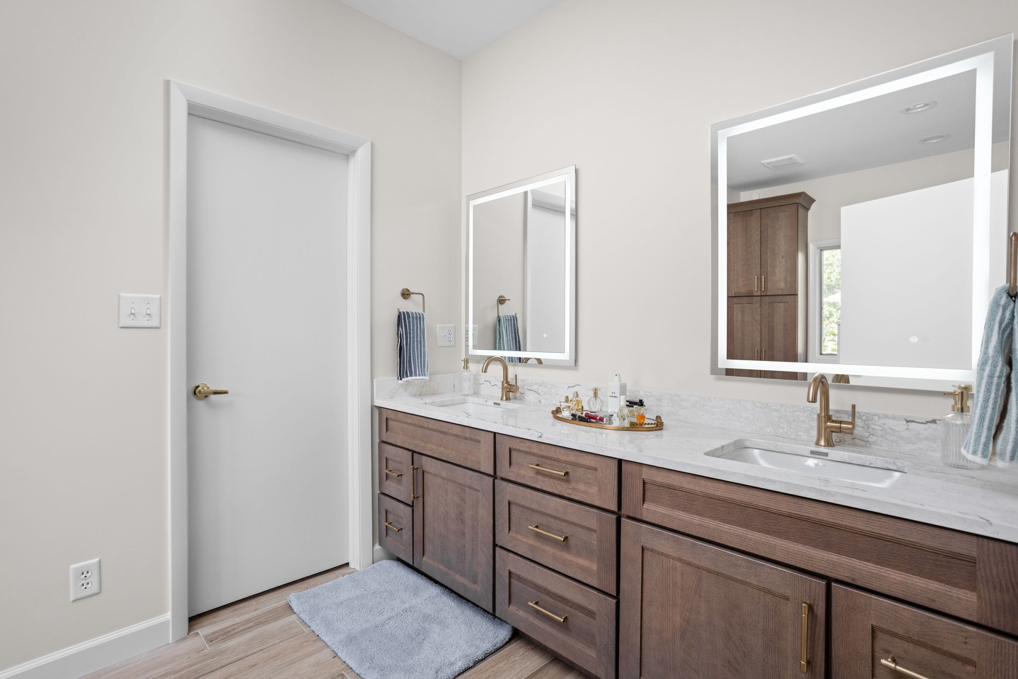 Bathroom vanity with double sinks and mirror