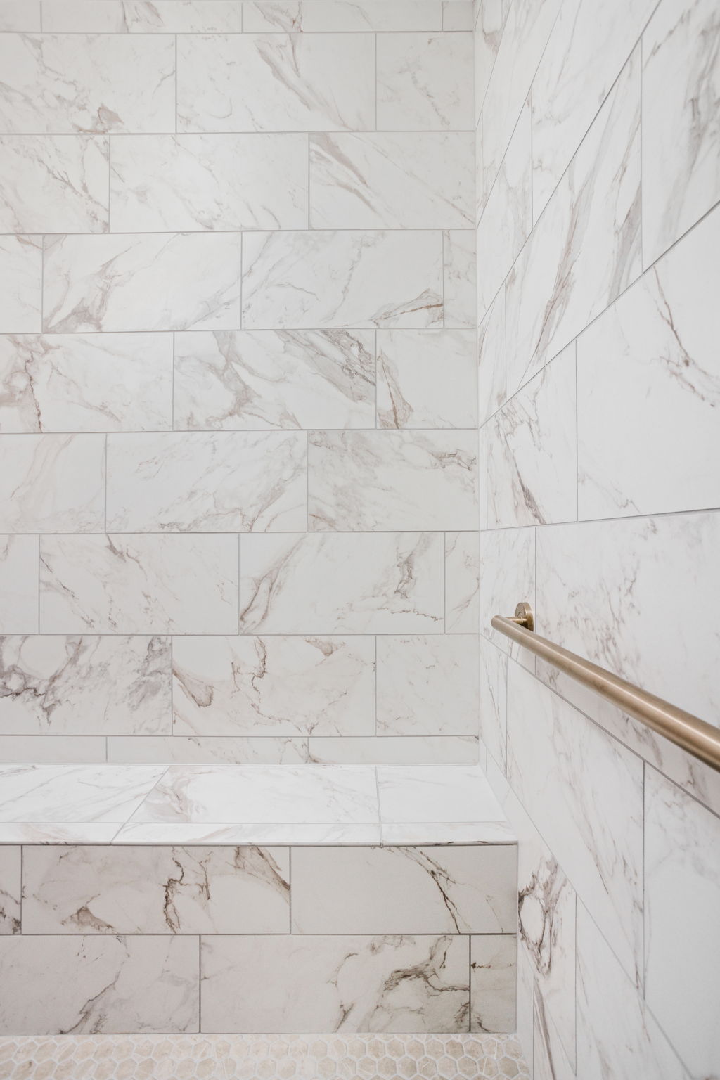 Marble shower wall with built-in niche