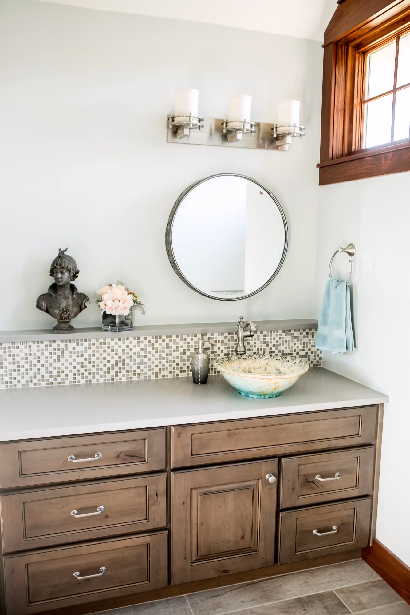 Small bathroom with vanity and mirror