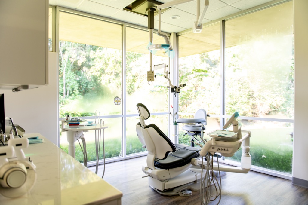 Dr. Bryan Ritchey DDS treatment room at the Memorial Villages Houston dental practice