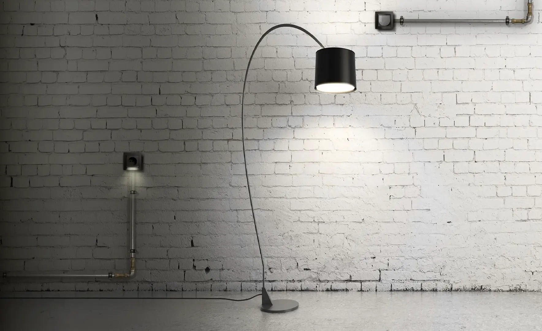 Industrieel interieur met beweginsmelder en stopcontact met navigatie verlichting