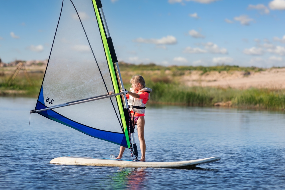 Find a windsurfing instructor near you