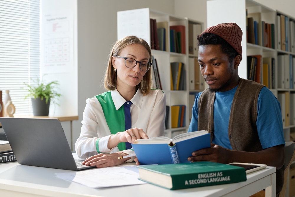 Learning with an English language tutor